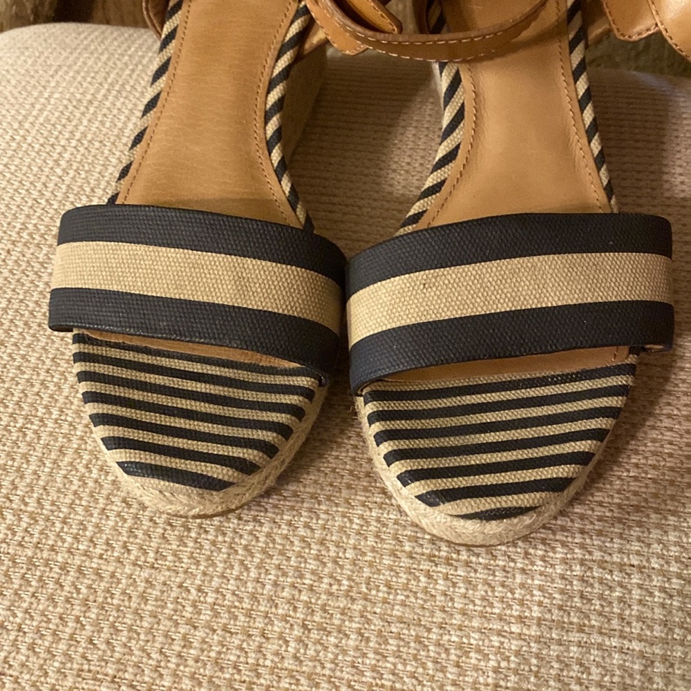Coach women wedge sandals.Size 8.Navy Blue & tan. Very comfortable. - Picture 3 of 6